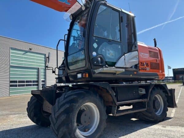 HITACHI ZX 140W-5B - Image 15